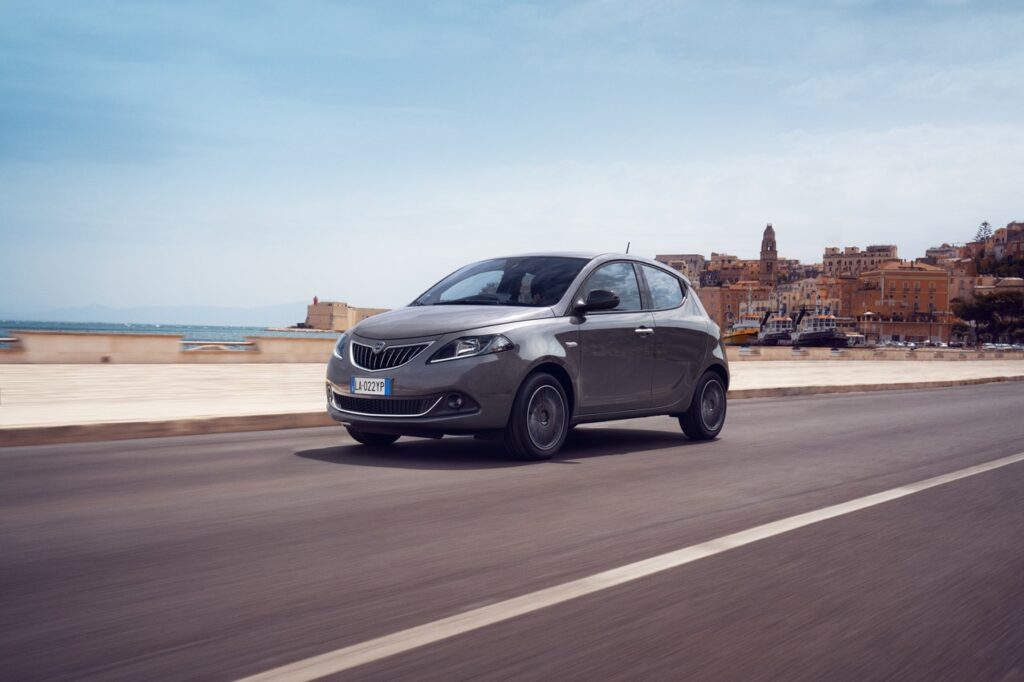 Lancia Ypsilon, tra le auto ibride più economiche